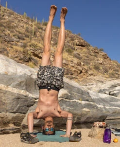 Keen Newport H2 Für Herren | Triple Black -Keen Geschäft H2AllNonMonoPDPLifestyleMens2 450f44e8 07de 4218 8894 1d3ba2593e0c