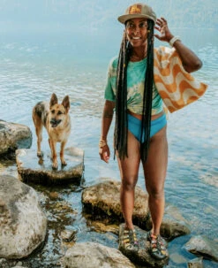 Keen Newport Retro Für Damen | Original Tie Dye -Keen Geschäft Retro TieDye W PDP Liefstyle 2