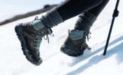Keen Revel IV Mid Polar Wanderstiefel Für Damen | Magnet/North Atlantic -Keen Geschäft Revel1023629PDPLifestyle1 f8b9c353 7dc5 4a97 bd1b 78ce26b3042d