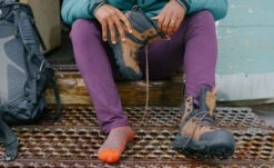 Keen Revel IV Mid Polar Winterstiefel Für Herren | Dark Earth/Caramel Cafe -Keen Geschäft Revel1024136PDPLifestyle1 fbf9e49e 5ce4 4d6e 8435 9a258c609692